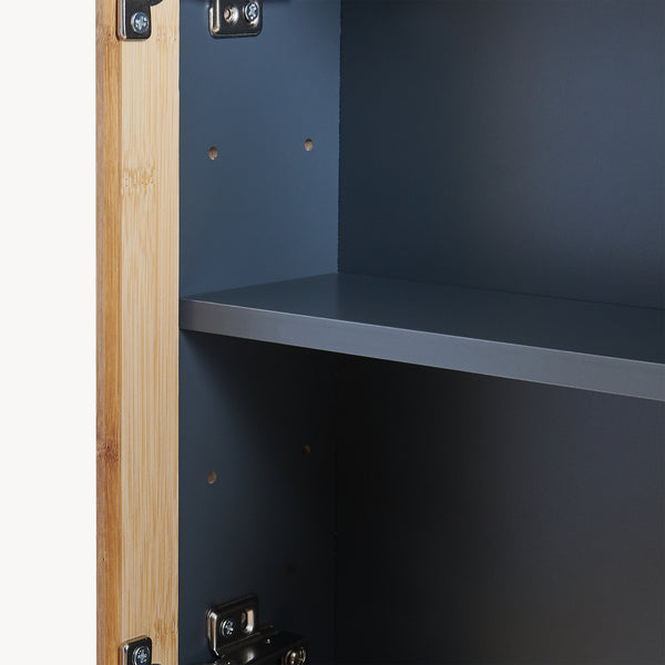 Mobiletto da Parete Svanes a Specchio Armadietto Pensile da Bagno con Ante in Bambù 58 x 56 x 13 cm - Grigio Scuro/Naturale [en.casa]

