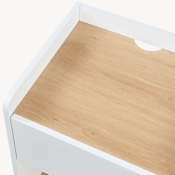 Comodino Kuorshare 55x42x37 cm Bianco/effetto quercia [en.casa]