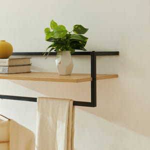 Barra Appendiabiti da Muro Evje con Piano di Appoggio 80 x 30 x 20 cm Effetto Legno / Nero [en.casa] 