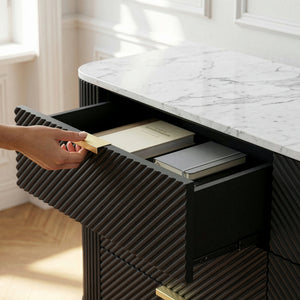 Comò a 6 Cassetti Olvehok Cassettiera 120 x 40 x 81 cm - Nero/Effetto Marmo Bianco [en.casa]