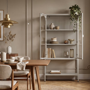 Vetrina Klippestad Credenza Alta a 2 Ante in Vetro e Ripiano Aperto 160 x 80 x 35 cm - Grigio Caldo [en.casa]