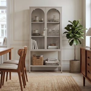 Vetrina Klippestad Credenza Alta a 2 Ante in Vetro e Ripiano Aperto 160 x 80 x 35 cm - Grigio Caldo [en.casa]