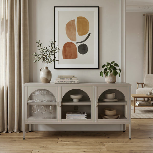 Vetrina Bassa Klippestad a 3 Ante in Vetro Credenza con 4 Scomparti 118 x 35 x 55 cm - Grigio Caldo [en.casa]

