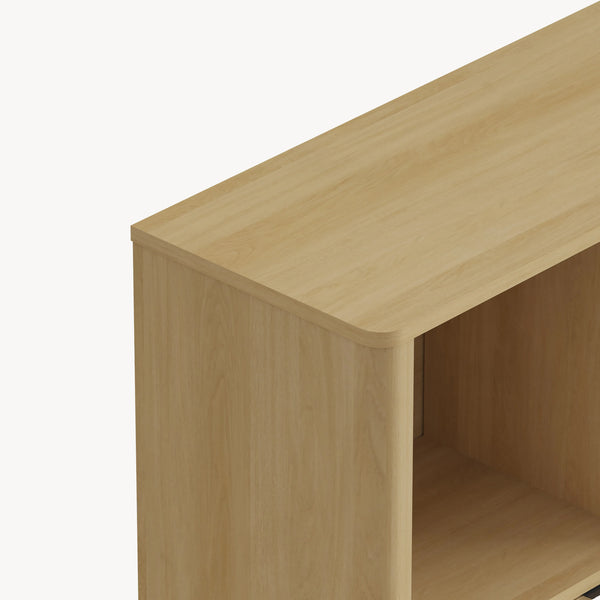 Mobile Contenitore Lukhomso a 2 Ante con Inserto Intreccio e 4 Scomparti 85 x 75 x 30 cm - Effetto Rovere/Rattan [en.casa]