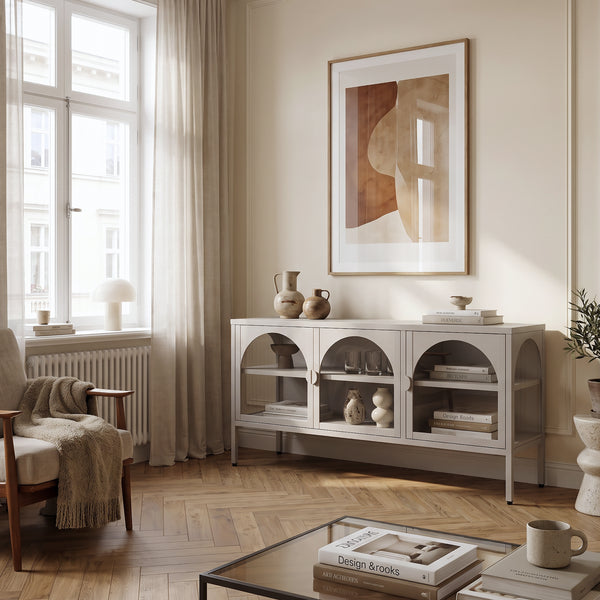 Vetrina Bassa Klippestad a 3 Ante in Vetro Credenza con 4 Scomparti 118 x 35 x 55 cm - Grigio Caldo [en.casa]

