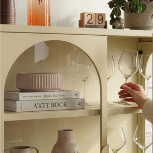 Vetrina Klippestad a 2 Ante in Vetro Credenza con 3 Scomparti 95 x 80 x 35 cm - Color Cammello [en.casa]