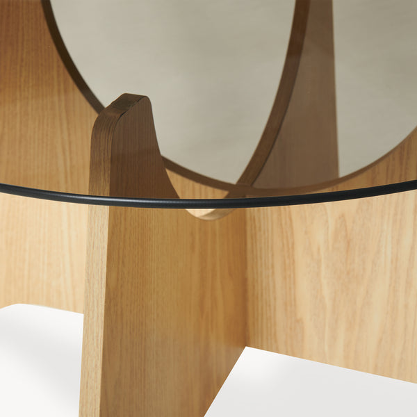 Tavolino da Salotto Omlar con Piano Rotondo in Vetro Fumé Ø70 x 35 cm - Effetto Rovere/Grigio Fumo [en.casa]