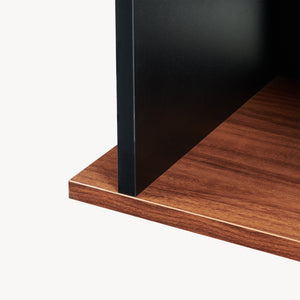 Tavolino Laterale Trond Mobiletto Basso a 2 Scomparti 50 x 33 x 29 cm - Nero/Effetto Noce [en.casa]