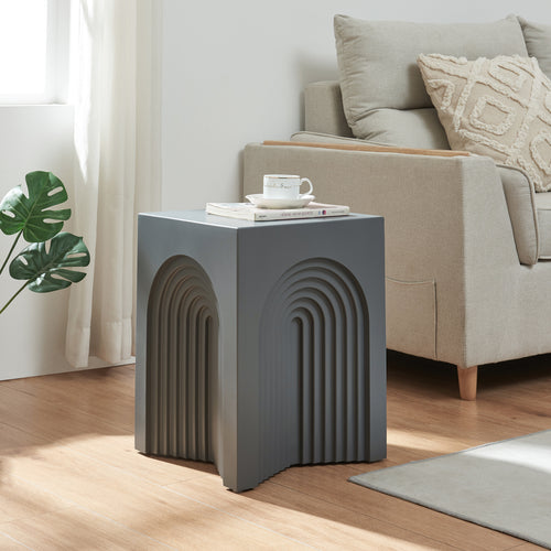 Tavolino Cubo Elverumn con Design Arcuato [en.casa]