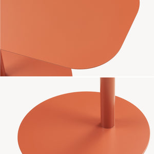 Tavolino Laterale Nastätten in Metallo con Piano di Appoggio Trapezoidale - [en.casa]