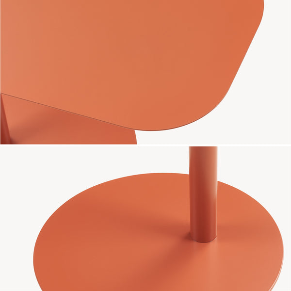 Tavolino Laterale Nastätten in Metallo con Piano di Appoggio Trapezoidale - [en.casa]