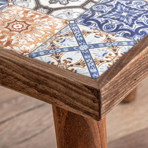 Tavolino Basso 'Gotland' con Piano Quadrato in Ceramica Decoro Fantasia e Struttura in Legno di Faggio - Vari Colori [en.casa] 