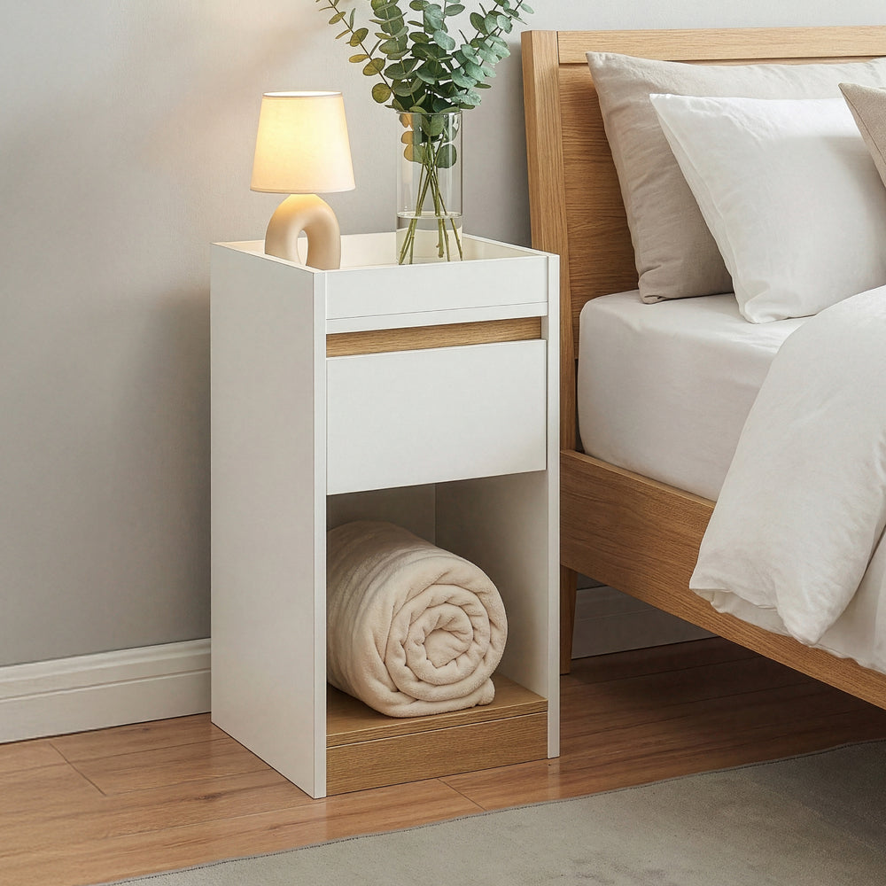 Comodino Lure con Cassetto e Vano Aperto Mobiletto Laterale 55 x 30 x 35 cm - Bianco/Effetto Rovere [en.casa]