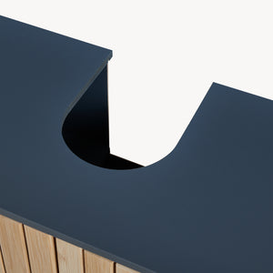 Mobile Sottolavabo Svanes a 2 Ante in Bambù e Scomparti 70 x 60 x 30 cm - Grigio Scuro/Naturale [en.casa]