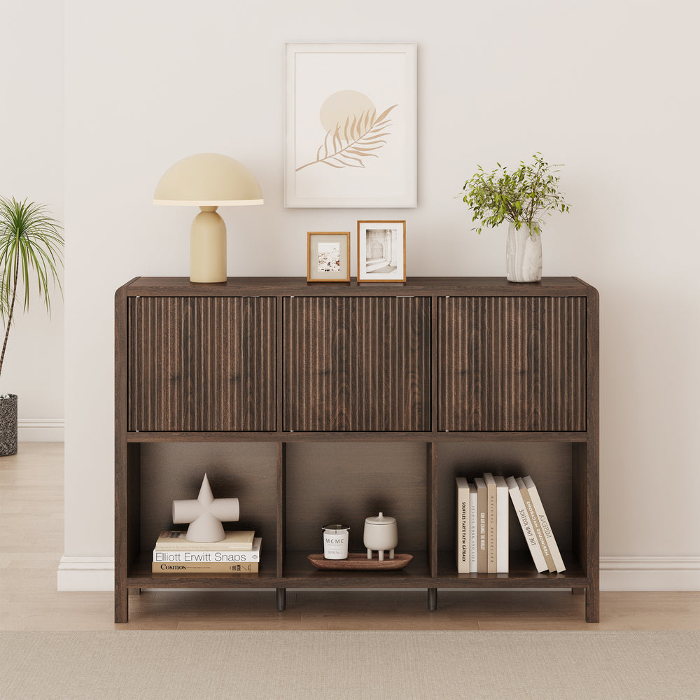 Credenza Bassa Lukkodso con Ante e Scomparti Aperti [en.casa]