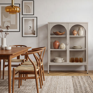 Vetrina Klippestad a 2 Ante in Vetro Credenza con 3 Scomparti 95 x 80 x 35 cm - Grigio Caldo [en.casa]