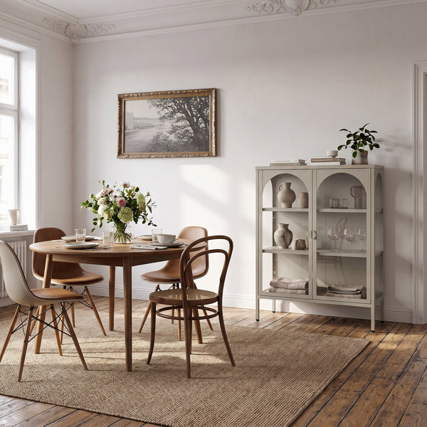Vetrina Klippestad a 2 Ante in Vetro Credenza con 3 Scomparti 95 x 80 x 35 cm - Grigio Caldo [en.casa]